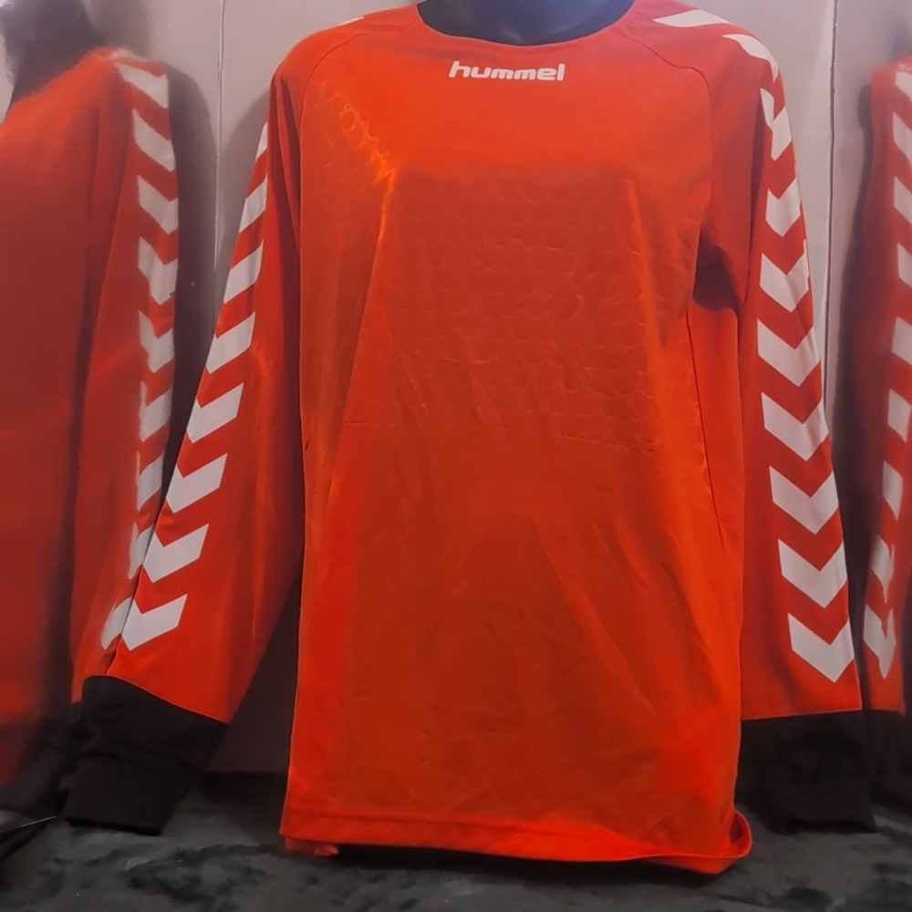 Hummel  orange size eu 164-176. USA YL/14-16Y